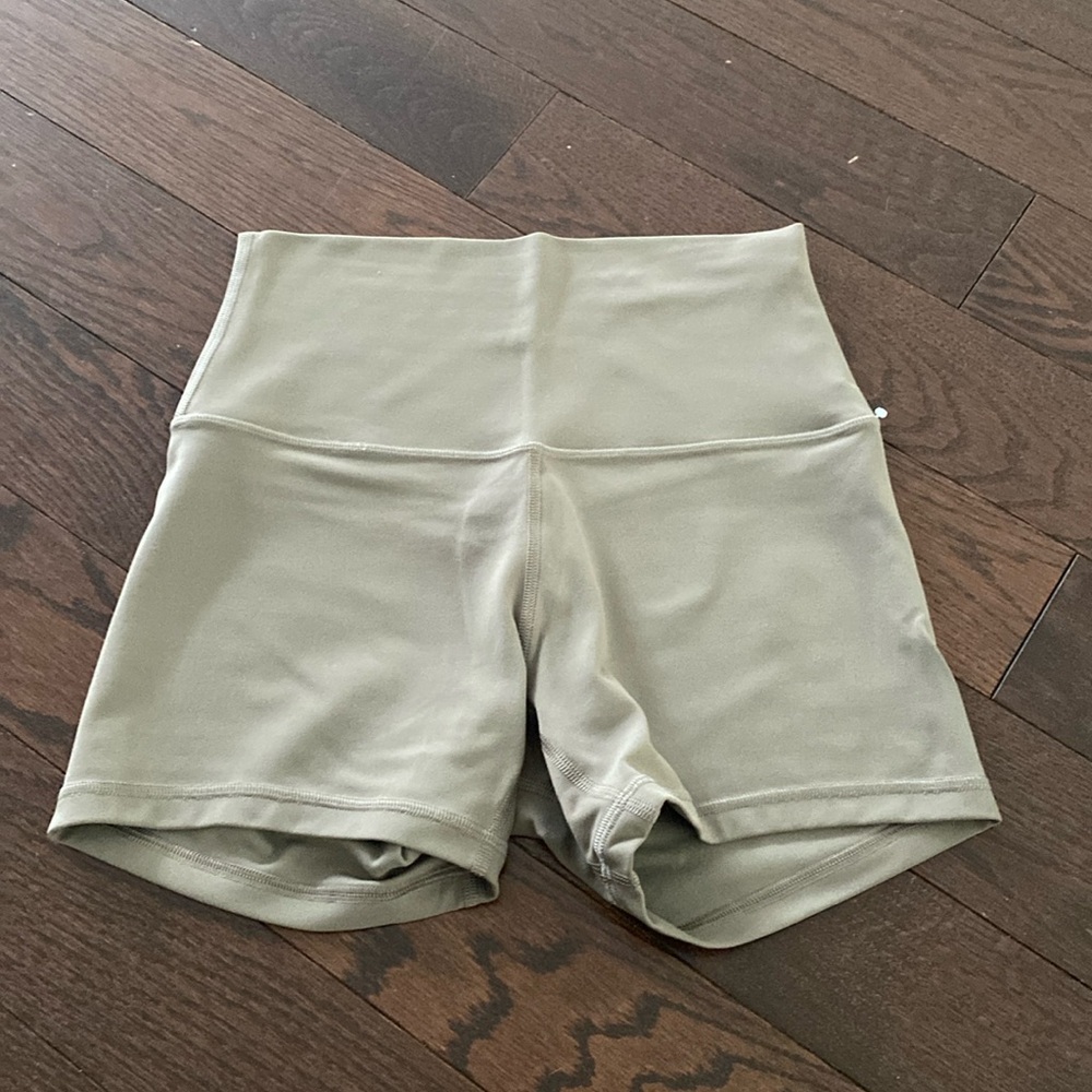 Lululemon shorts size 4